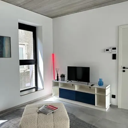 Loft 202 Apartment *